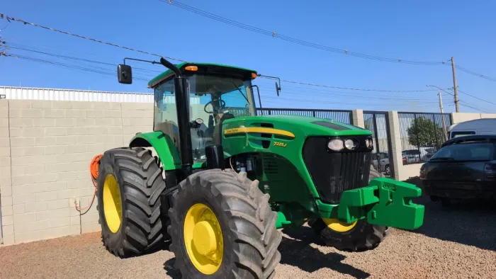 Trator John Deere 7210J