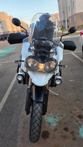 Tiger Explorer 1200. Muito conservada. Aceito troca em moto de menor valor.