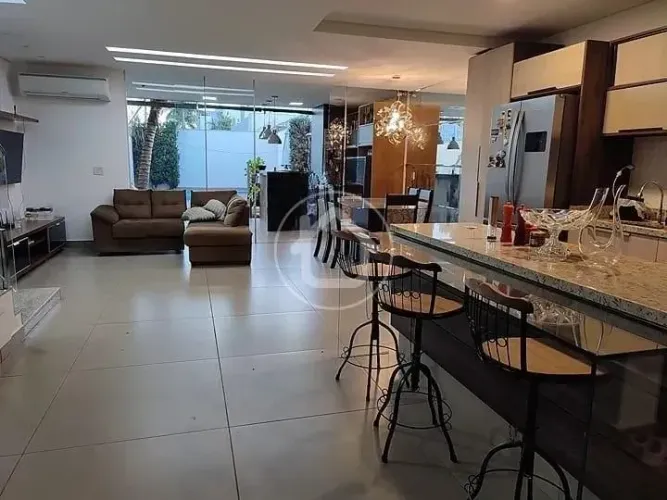 SOBRADO COM 03 SUITES PROXIMO A LAGOA ITATIAIA