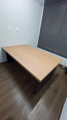Mesa de reunião em MDF Jequitibá 1,80 x 1,20m | Entrega gratuita em Goiânia e região