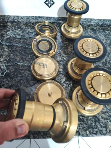 4 Esguincho regulavel com 4 conexão