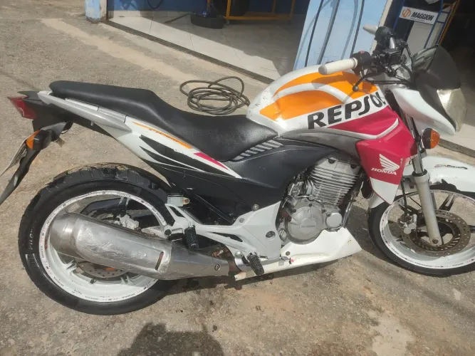 Vende-Se CB 300 2014