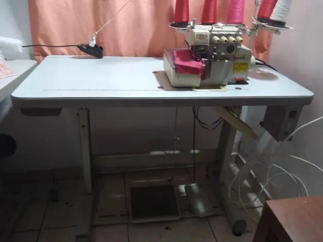Maquina overlock e interlok industrial  nova
