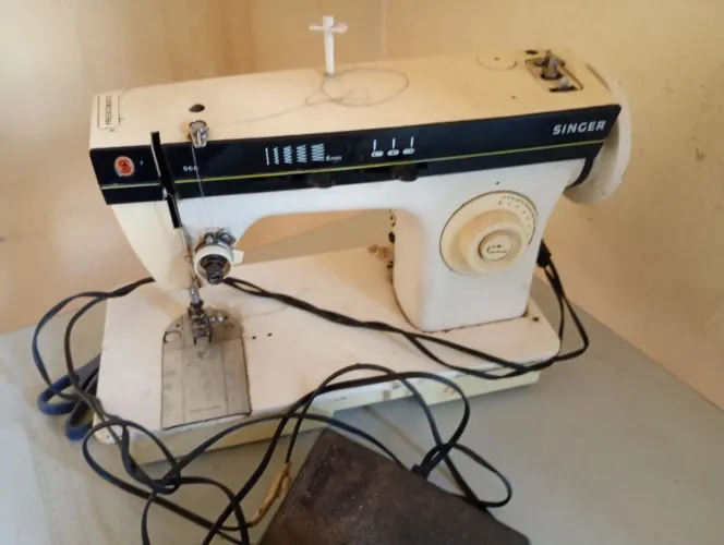Máquina Singer zigue zague doméstica