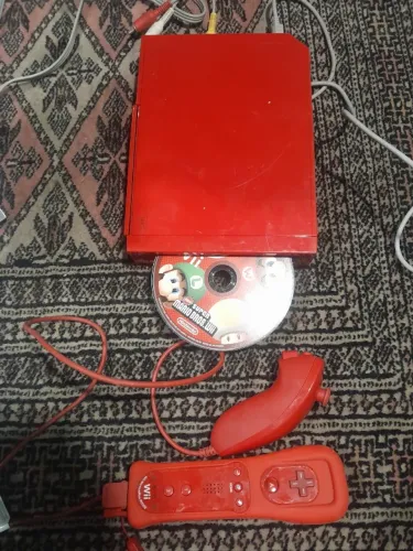 Nintendo Wii Vermelho com Controle, Nunchuk e Jogo Mario Bros