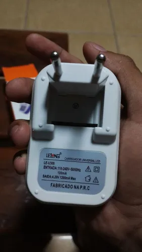 Carregador universal de bateria
