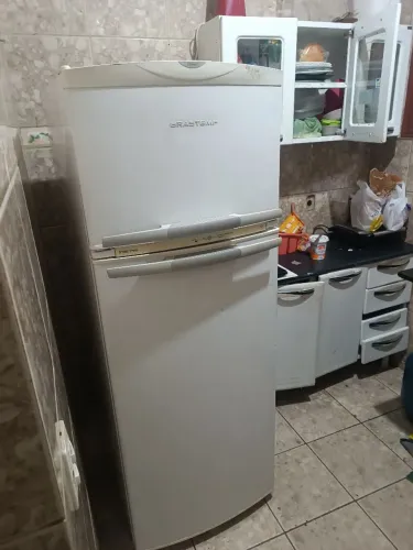 Geladeira Brastemp modelo fros free 360 litros ótimo estado funciona perfeitamente