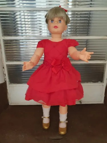 Boneca amiguinha nova