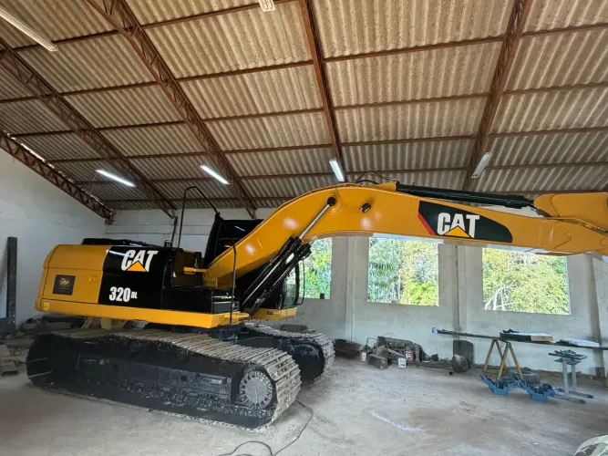Escavadeira caterpillar 320DL