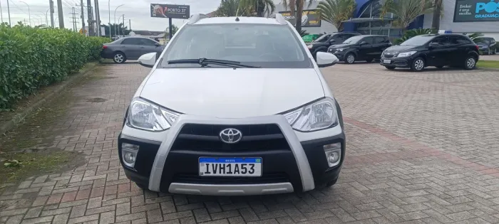 Toyota Etios Cross 1.5 Flex 16V 5P Mec. 2014