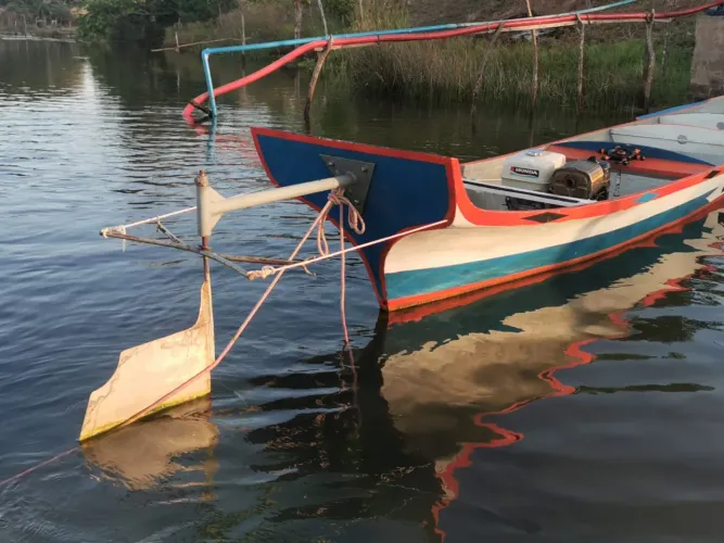 Barco com motor Honda 13hp