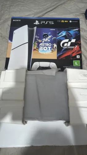 PS5 digital 1Tera com 2 controles 8 meses de uso 