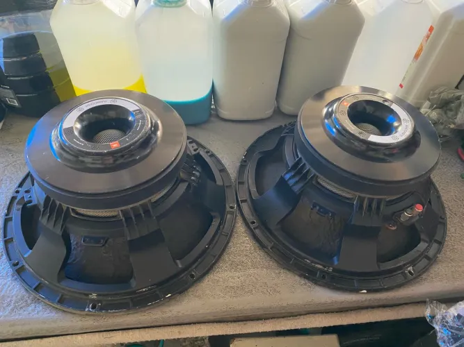 2 subwoofer tornados 2200 15pol
