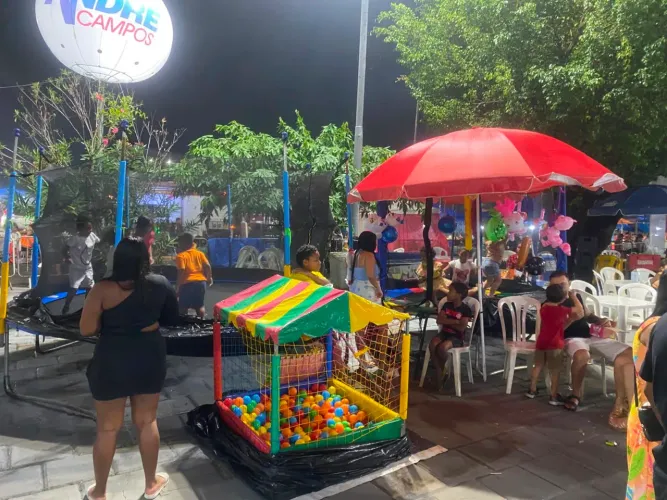 Alugamos pula pula casa de bolinha tobogã máquina de pipoca e de algodão doce!
