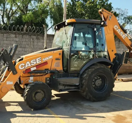 REP@SSE: Retroescavadeira case 580n 4x4 (ano 2020)