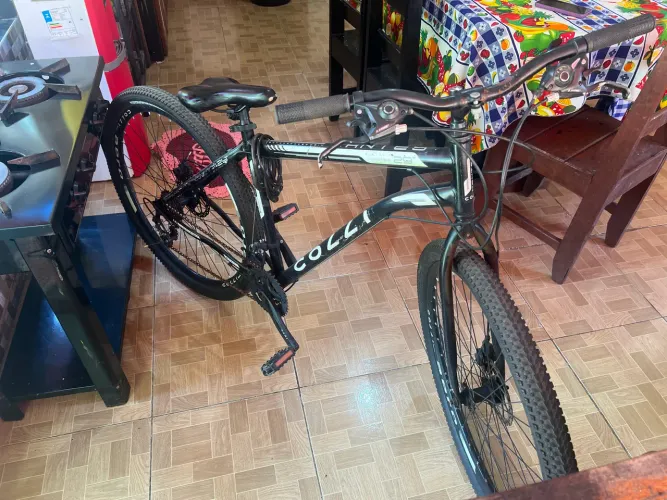 Vende-se uma bicicleta