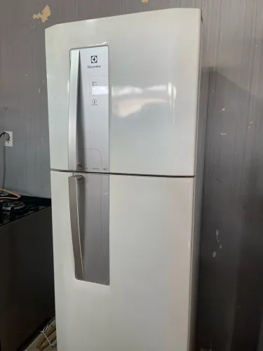 Geladeira Electrolux sistema frostfree 110v