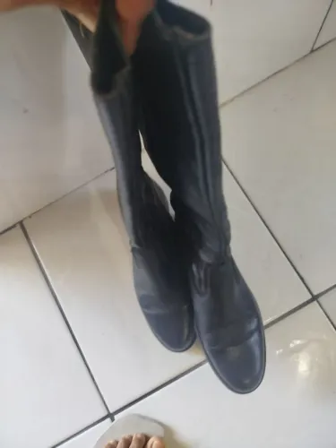 Bota preta  couro verdadeiro 