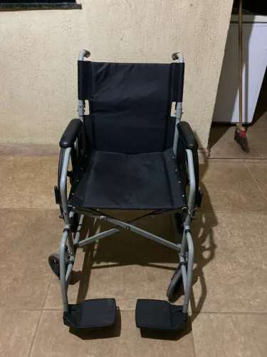 Cadeira de rodas,cadeira de banho colchão pneumático e etc...