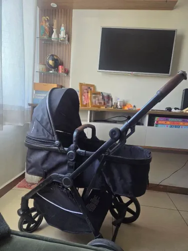 Carrinho de bebe kiddo.
