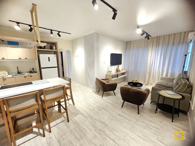 Imovel a venda com 2 apartamentos reformados e mobiliados no Centro