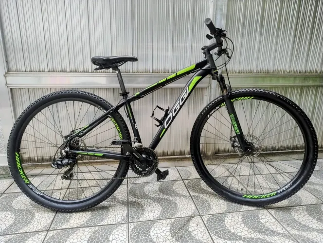 Bike Oggi Hacker Aro 29 - Quadro 17" + Kit Capacete e Acessórios