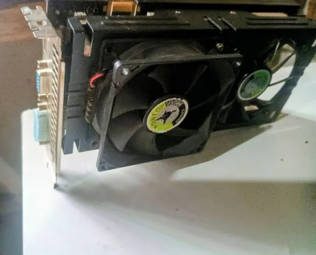 GT 9800 1gb 256 bits