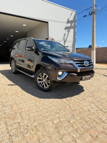 Toyota Hilux SW4 SRX 4X4 2.8 TDI 16V Dies. Aut. 2017