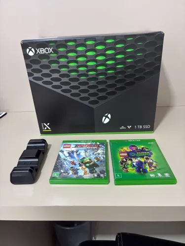 Xbox Series X 1TB Completo na Caixa + Dock Carregadora + 2 Jogos LEGO