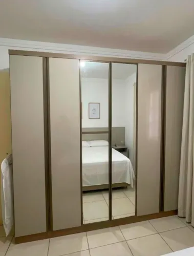 Guarda-Roupa casal 6 portas, 6 gavetas e espelho