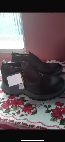 Bota bico de aço nova