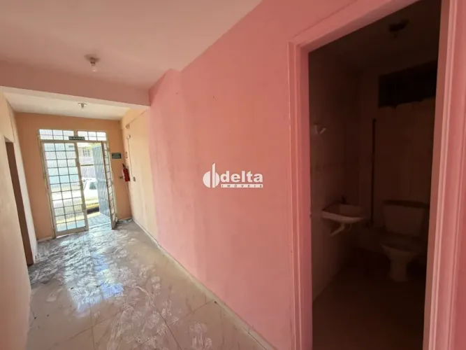 Loja disponível para locação no bairro Osvaldo Rezende em Uberlândia-MG.