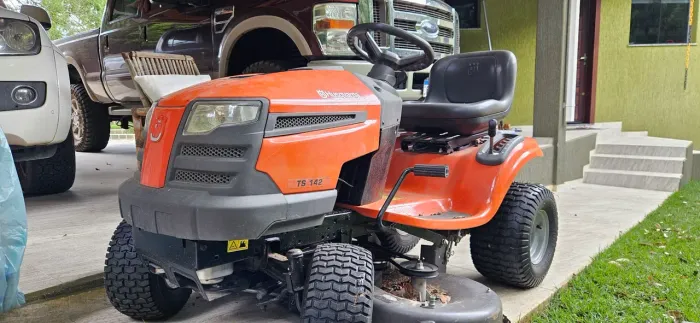 Trator cortar grama husqvarna