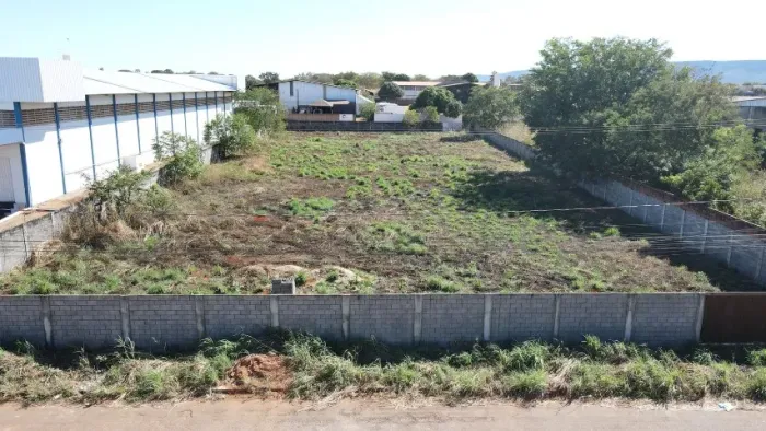 Terreno QD 412Norte Comercial de Grande Porte: Frente para 2 alamedas 3.760 m2