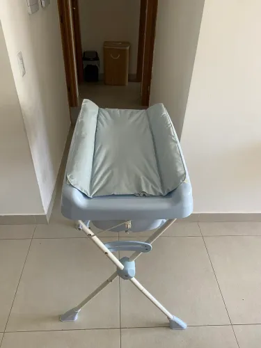 Trocador com banheira para bebês
