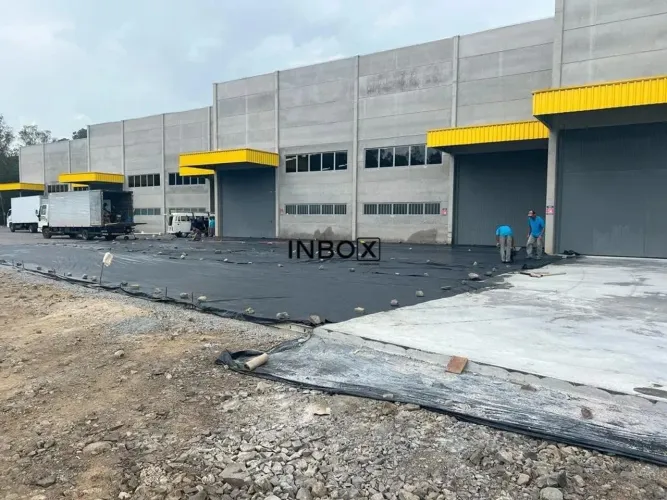PAVILHÃO NOVO EM CENTRO LOGÍSTICO