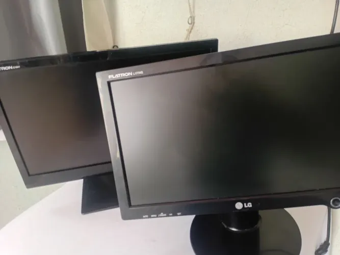 2 Monitores LG