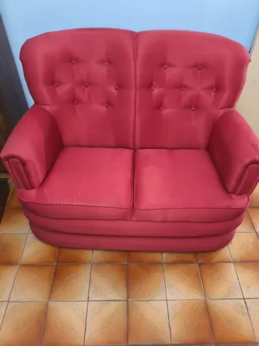 Sofá 2 lugares vermelho