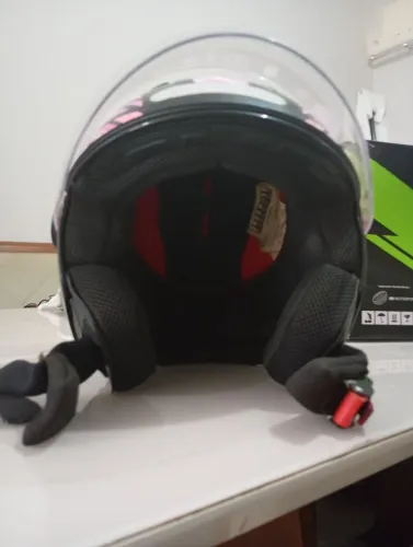 Capacete Rosa NORISK Original/tamanho 56 - usado em boas condições. R$ 250,00(Ourinhos/SP)