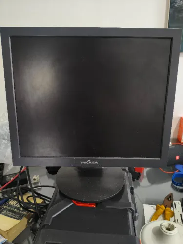 Monitor de Cristal Líquido Proview Modelo LP 717