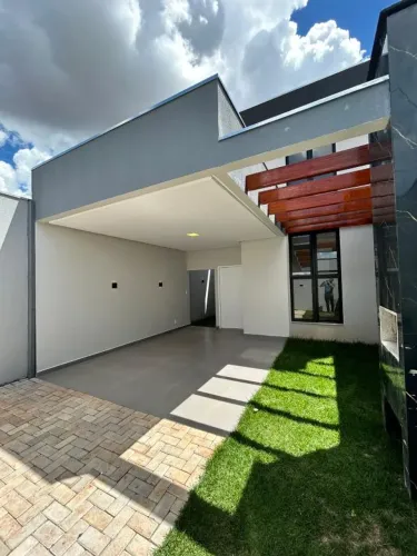 Casa 3 Quartos, sendo 1 suíte localizada no bairro Cerejeiras Anápolis -GO