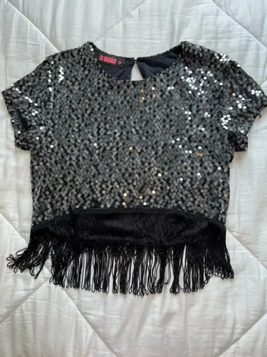 Blusinha com lantejoulas