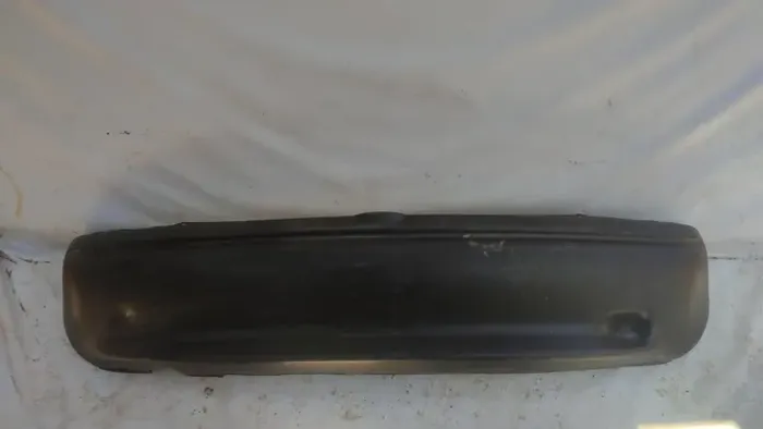 Parachoque Traseiro Corsa Hatch Preto 1994/2002 com detalhe