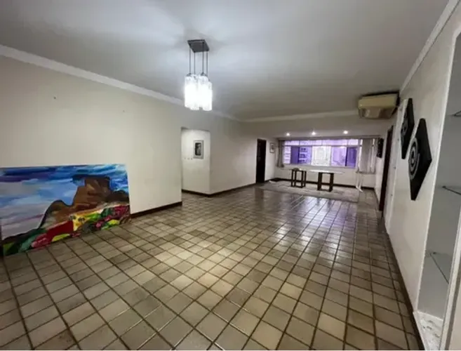 Apto, 380m², 4/4 sendo 3 suítes no Ed. Cristo Rei.