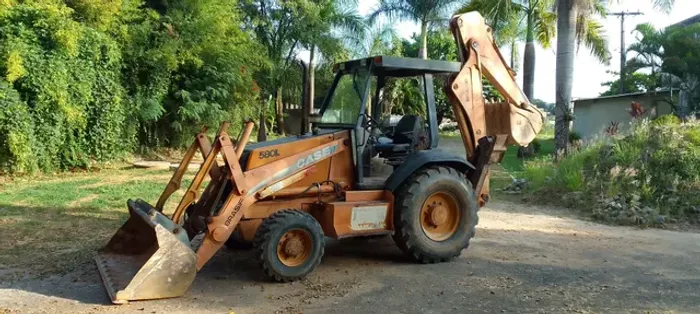 Retroescavadeira 580L 4×4 turbo