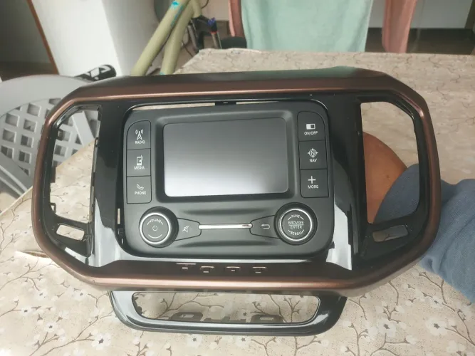 Multimidia +moldura fiat toro