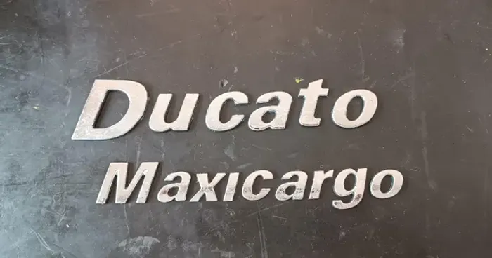 Emblema Traseiro Ducato MaxiCargo Cromado