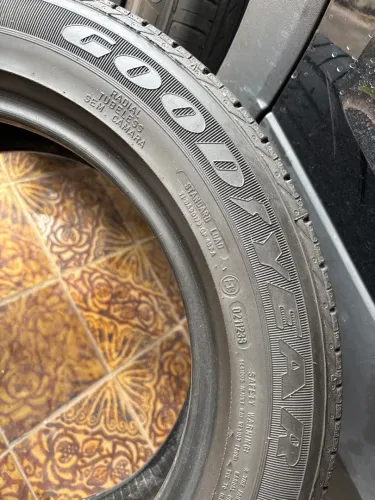 Pneu 185/60/15 Goodyear meia vida sem defeito 