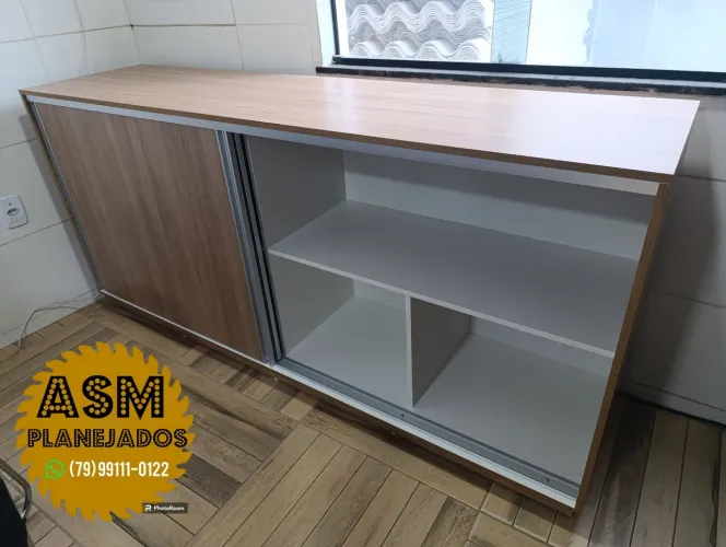 Armário planejado com portas deslizantes