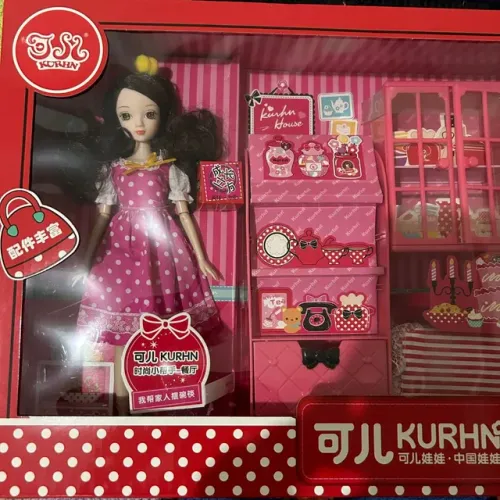 Boneca kurhn doll